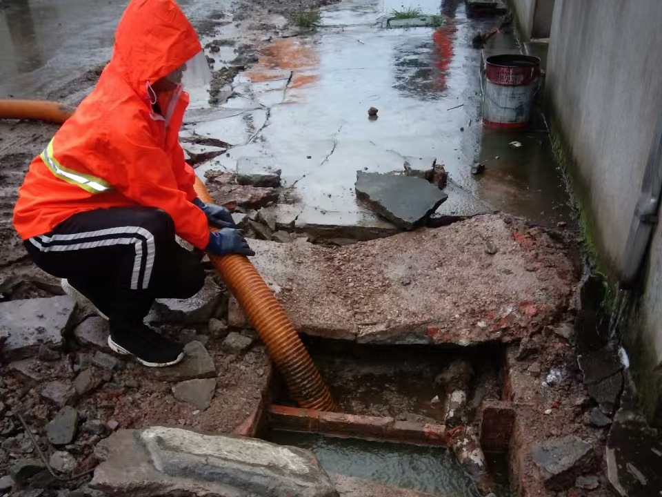 瑶海专业清理污水池 炜誉市政以规范流程守护城市 “肠道”